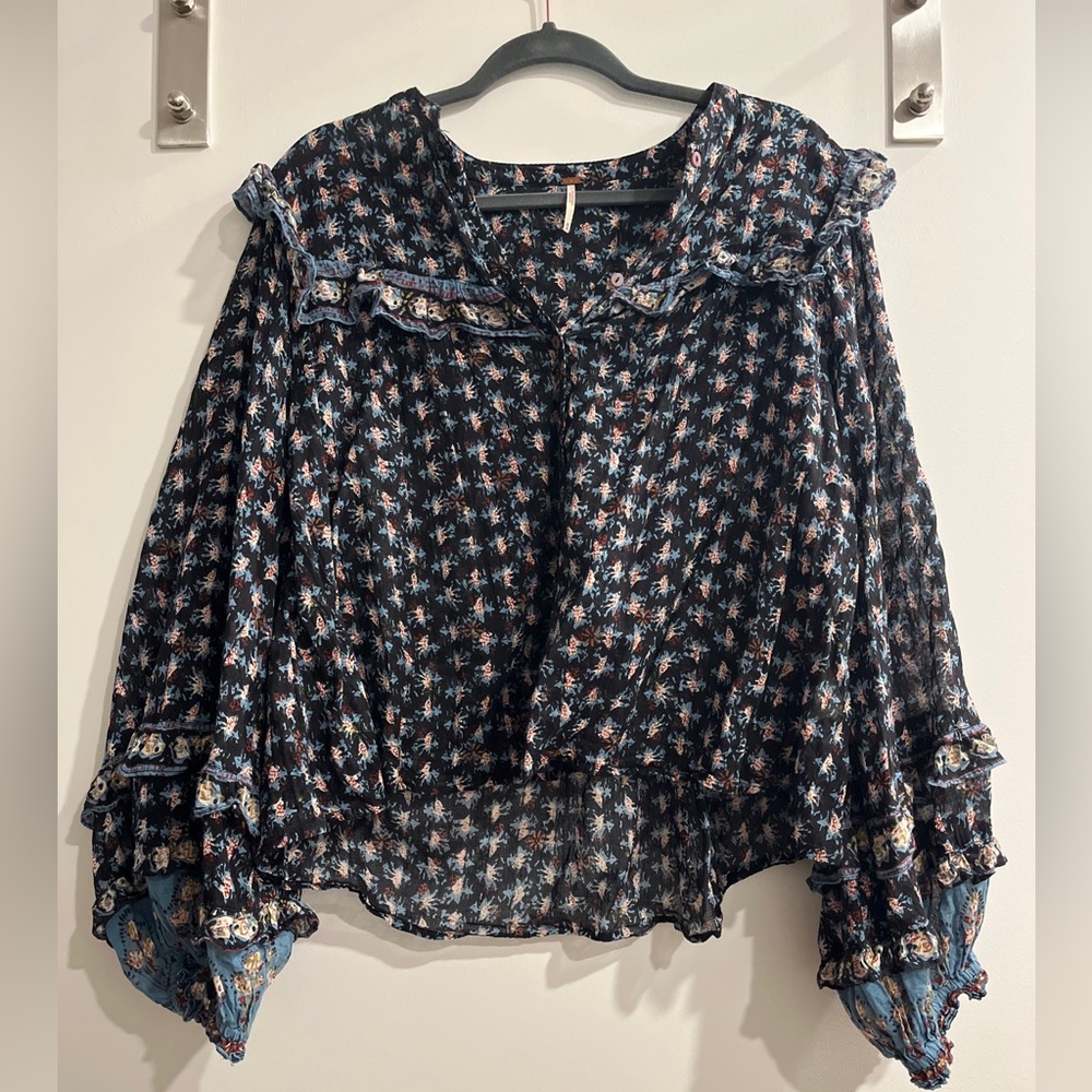 Free People Blouse Button Front Balloon Sleeve Floral Printed Medium Cotton.